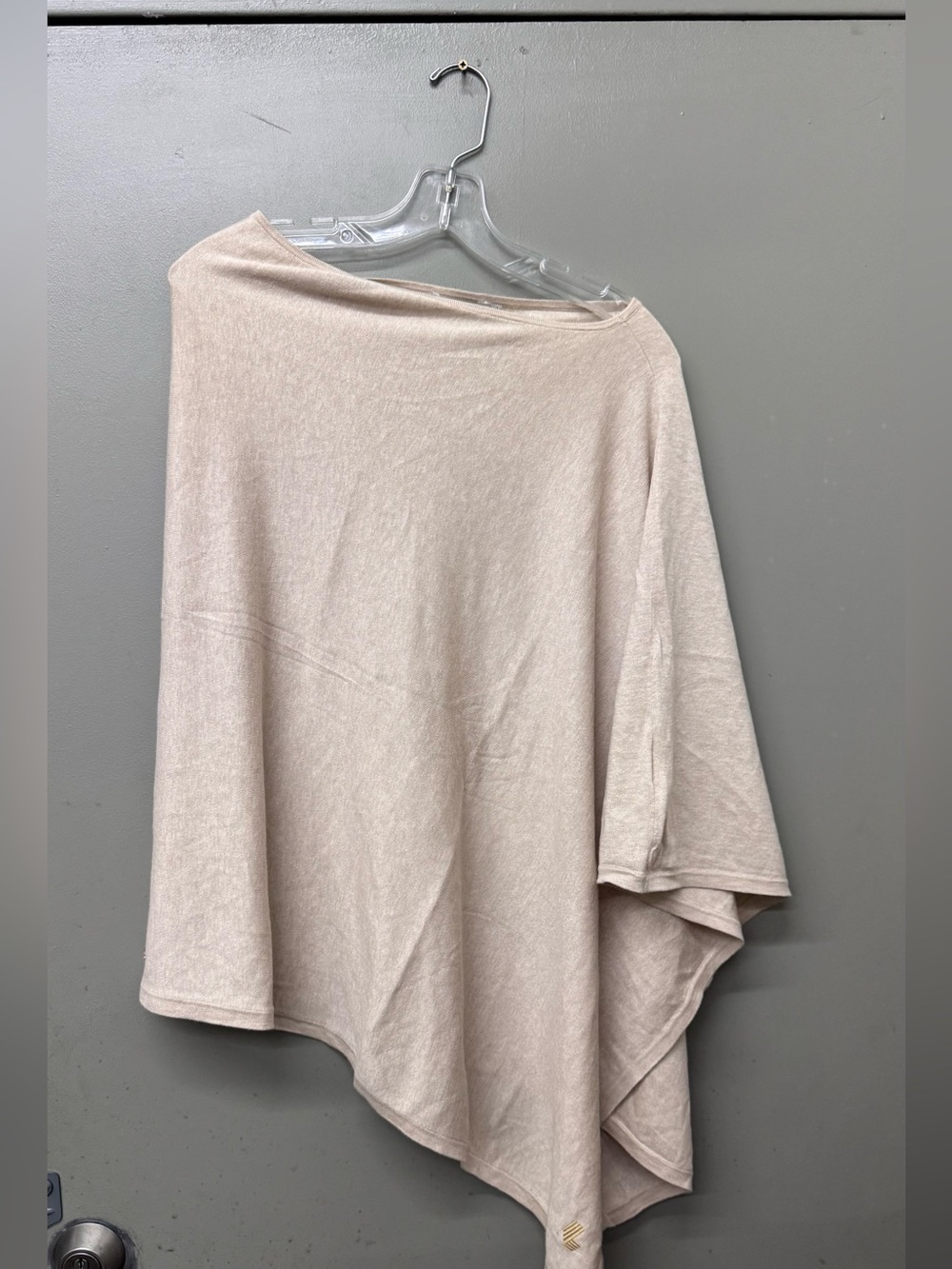 Peter Millar Boeing Women’s Spring Blend Poncho in cream color